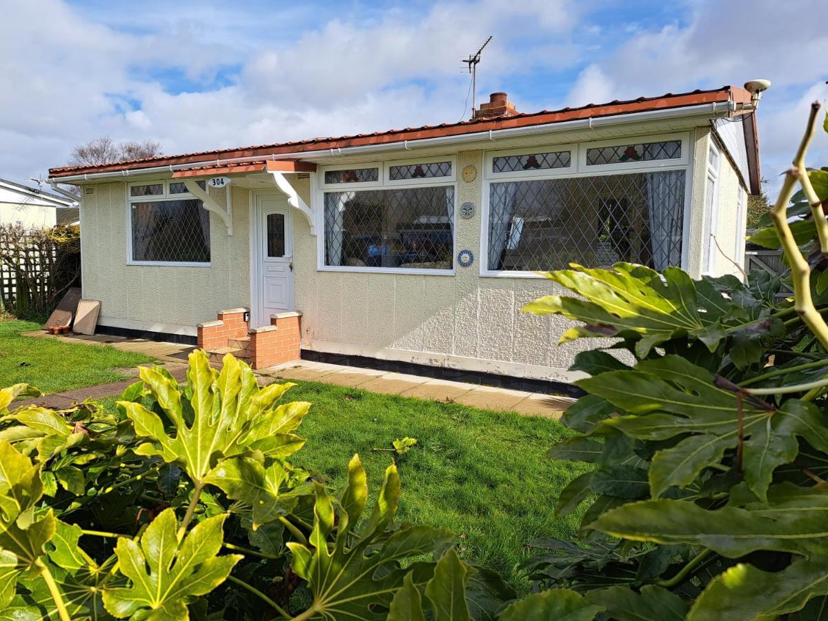 Beach & Tonic Beachside Chalet Humberston Exterior photo