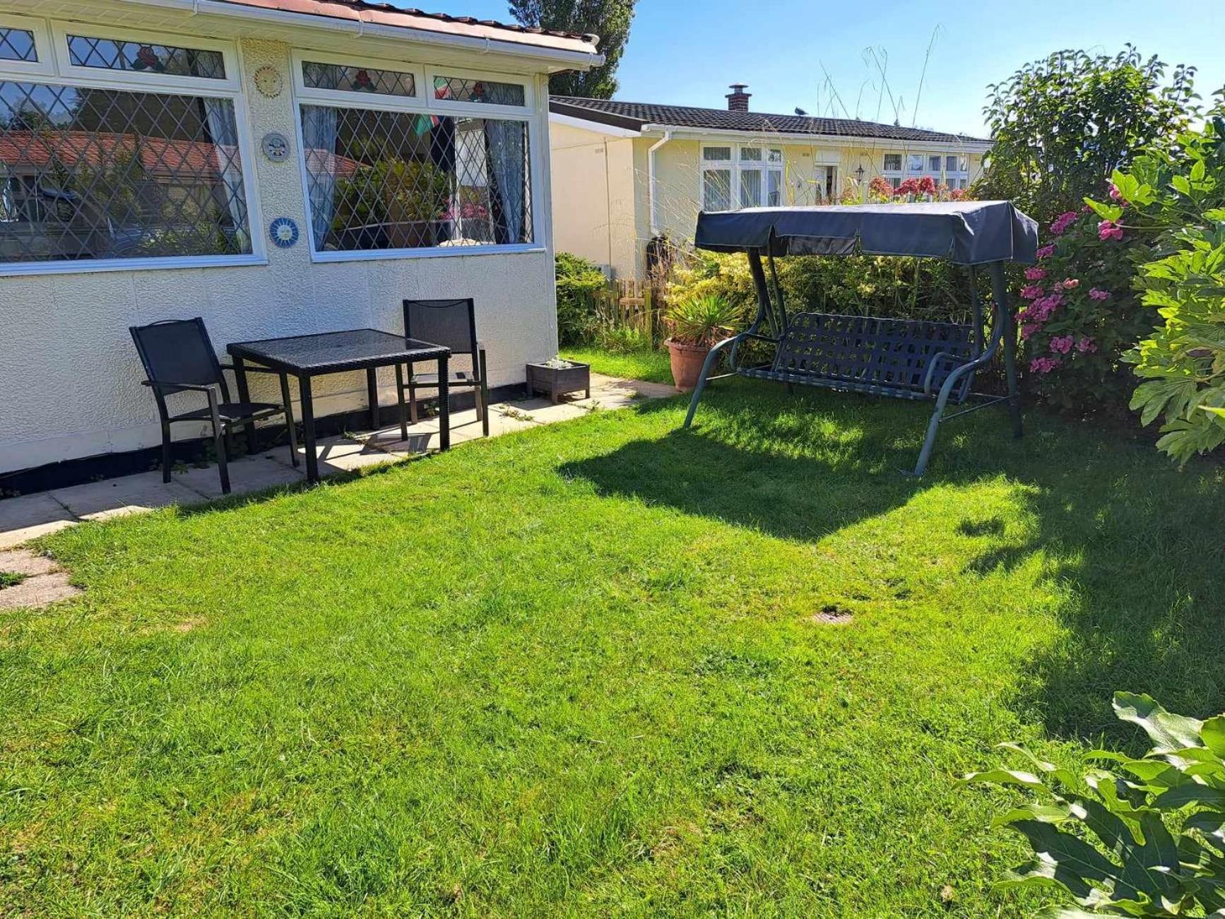 Beach & Tonic Beachside Chalet Humberston Exterior photo